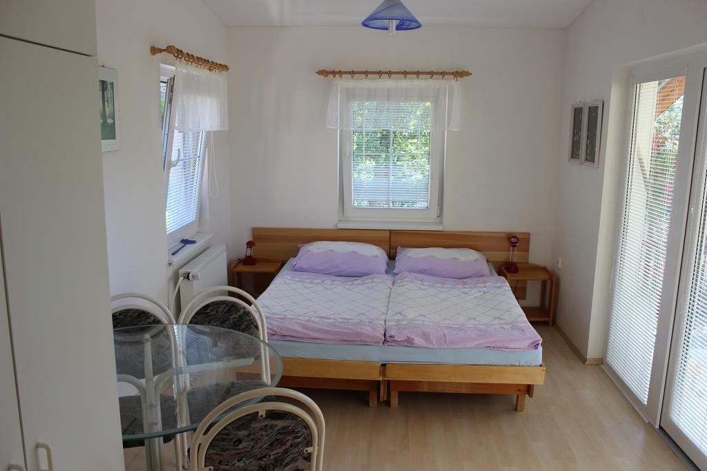 Ferienwohnung Penzion Gomelská Horní Stropnice Exterior foto