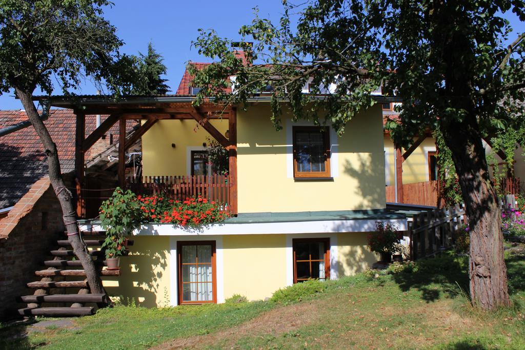 Ferienwohnung Penzion Gomelská Horní Stropnice Exterior foto